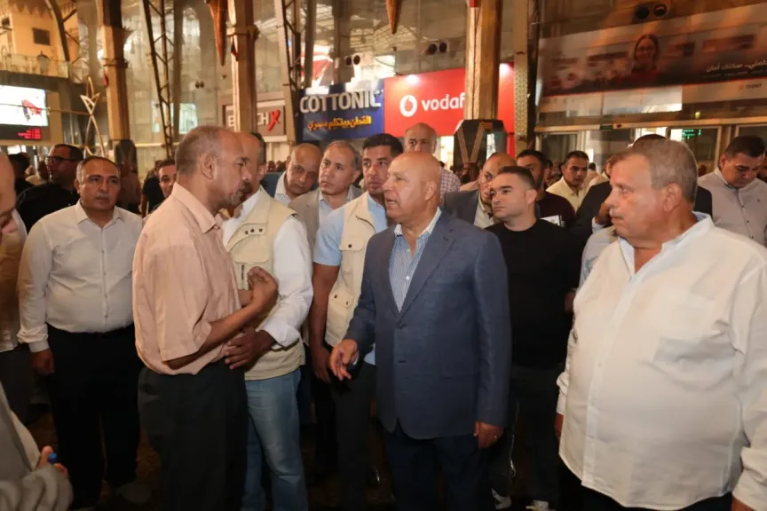 وزير النقل يتفقد محطة رمسيس  استعدادا للعام الدراسي الجديد ويعقد لقاءً موسعًا مع رئيس وقيادات هيئة السكك الحديدية