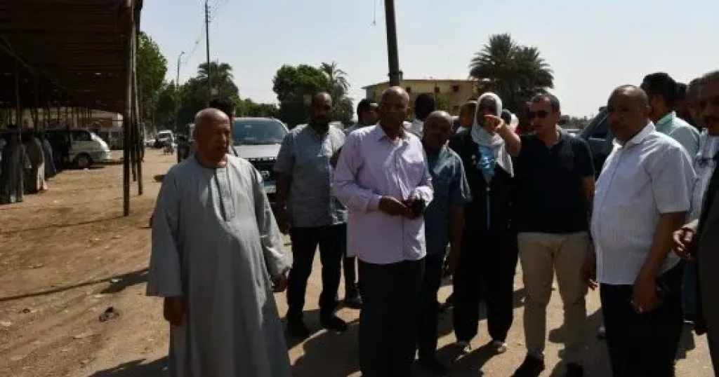 محافظ أسوان يعقد لقاءً جماهيرياً موسعاً مع أهالى إدفو