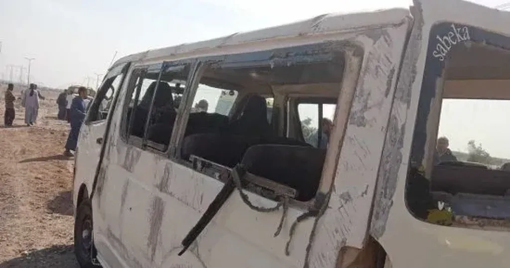 إصابة 10 أشخاص إثر انقلاب ميكروباص بطريق إسكندرية الصحراوى