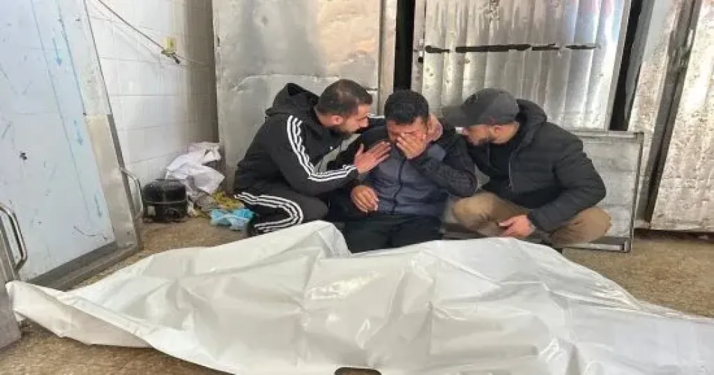 استشهاد فلسطيني متأثراً بجراحه جراء قصف إسرائيلى على مواصى خان يونس