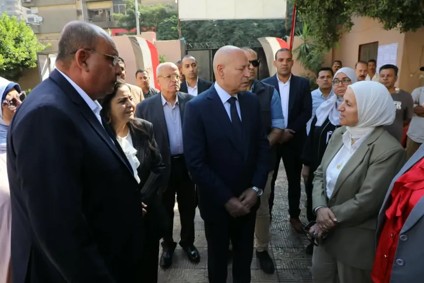 محافظ القاهرة يتفقد مدرسة السيدة نفيسة بمدينة نصر لمتابعة انتظام العملية التعليمية