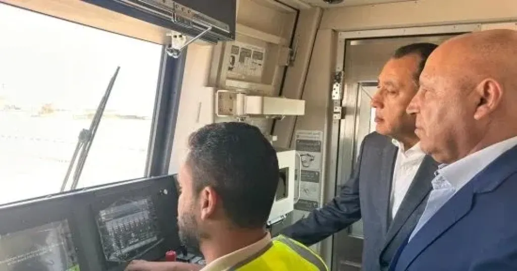 رئيس الوزراء يتفقد المترو الجديد بالمرحلة الأولى من الخط الرابع لمترو الأنفاق