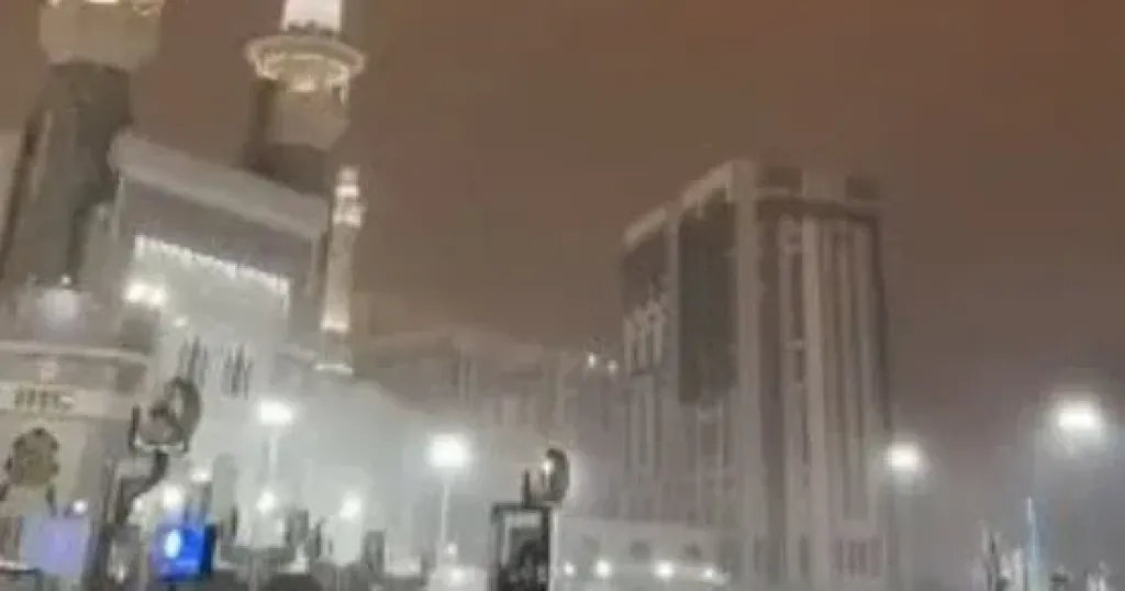أمطار رعدية غزيرة تضرب مكة المكرمة وتحذيرات من السيول