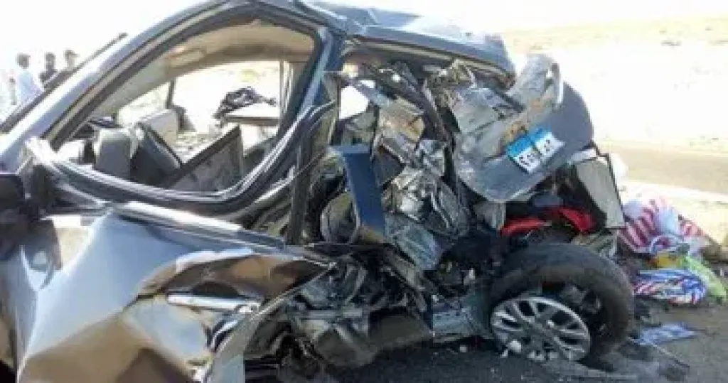 إصابة 5 أشخاص في تصادم سيارة ملاكي بالرصيف أعلى كوبري شرنقاش بالدقهلية
