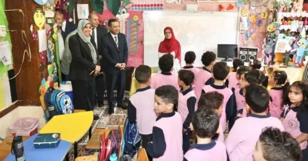 محافظ المنوفية يتفقد مدرستي قويسنا الحديثة للتعليم الأساسي والرسمية للغات