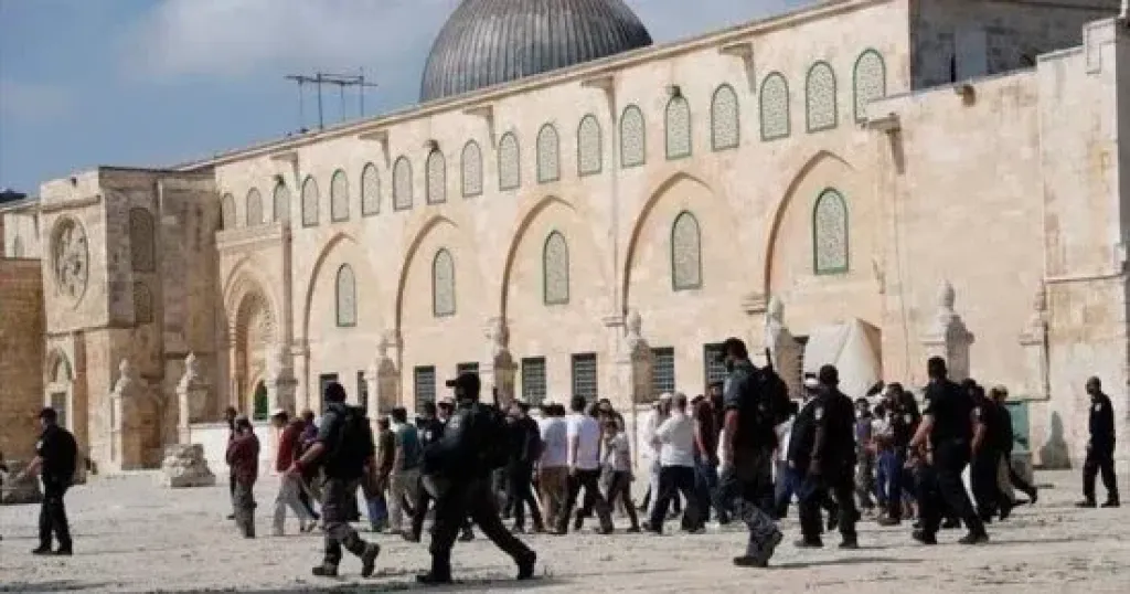 480 مستوطنًا يقتحمون المسجد الأقصى والاحتلال يشدد إجراءاته بالقدس