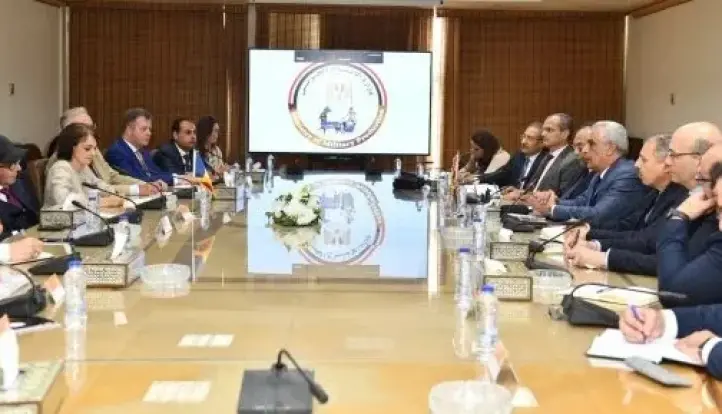 وزير الإنتاج الحربى يبحث مع سفيرة رومانيا بالقاهرة سبل تعزيز التعاون المشترك
