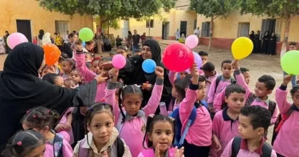 مع انطلاق العام الدراسى الجديد.. توجيهات بسرعة تسليم الطلاب الكتب المدرسية