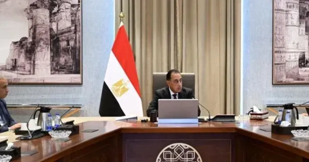 رئيس الوزراء يتابع ملفات عمل المركز الوطني لتخطيط استخدامات أراضي الدولة