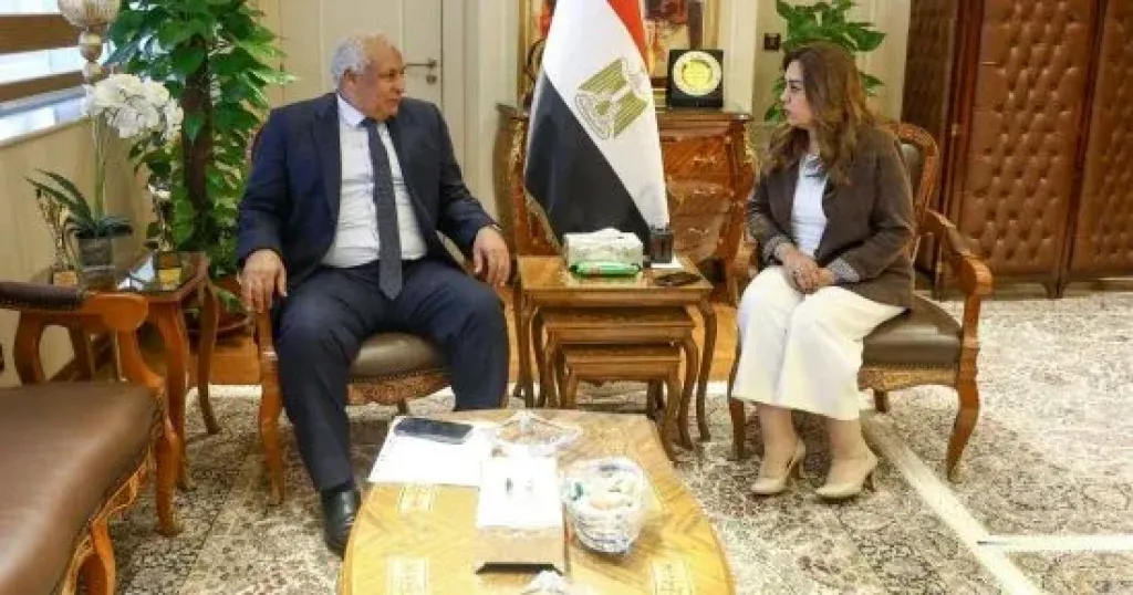 منال عوض توجه بالتوسع في زراعة الأشجار بمداخل ومحاور مطروح وتتابع تنفيذ المشروعات
