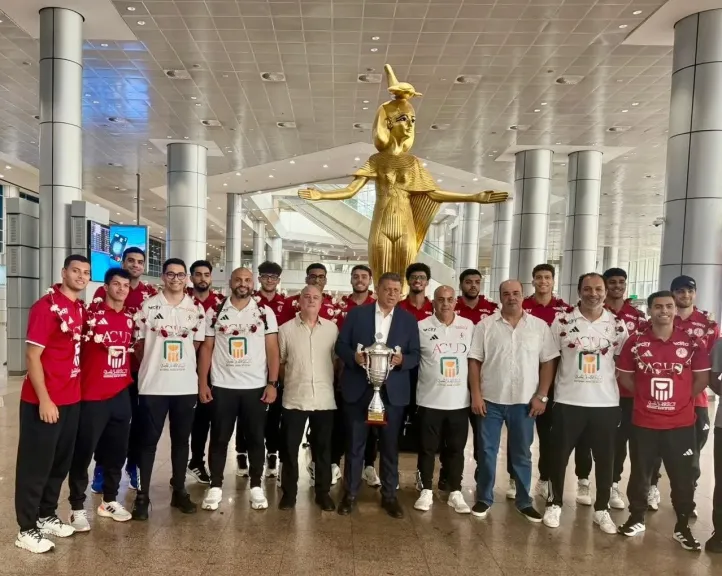 رئيس اتحاد اليد يستقبل منتخب الشباب أبطال إفريقيا بالورود