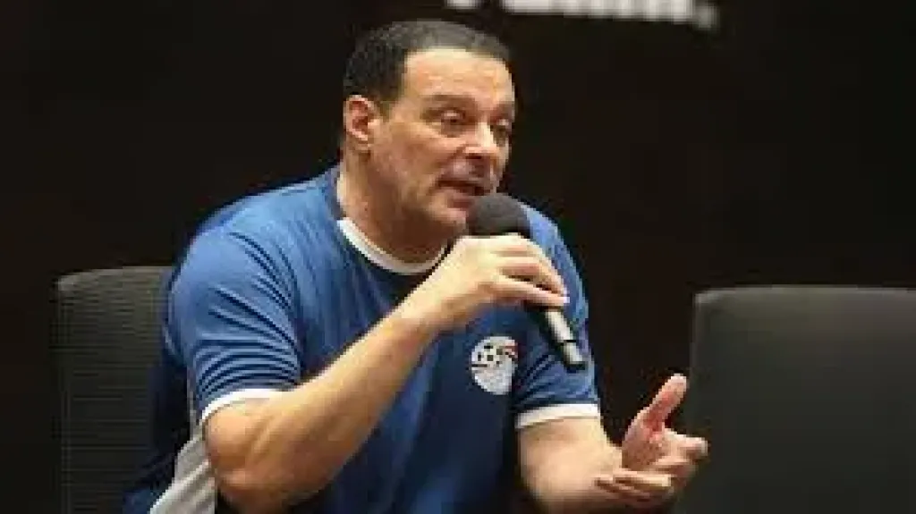 عصام عبدالفتاح: أخطاء التحكيم موجودة في العالم كله.. ونرفض إعلان إيقاف الحكام