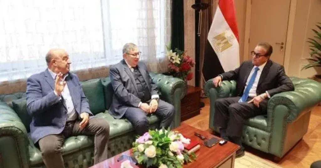 وزير الصحة يلتقي رئيس ونائب رئيس حزب المؤتمر لبحث سبل التعاون