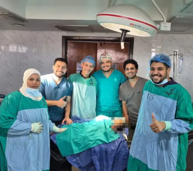 فريق طبي بقسم جراحة الأطفال بجامعة أسيوط ينجح في إصلاح ضيق خلقي بمخرج حوض