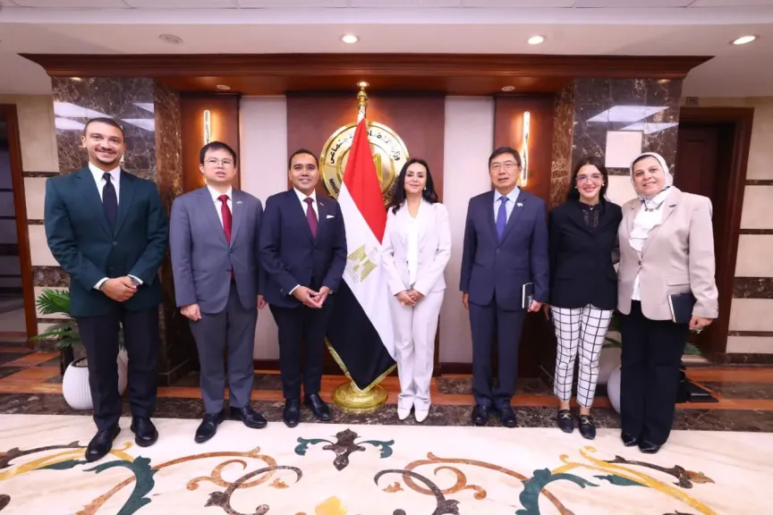 وزيرة التضامن الاجتماعي تستقبل وزير الدولة السنغافوري للشئون الخارجية والداخلية