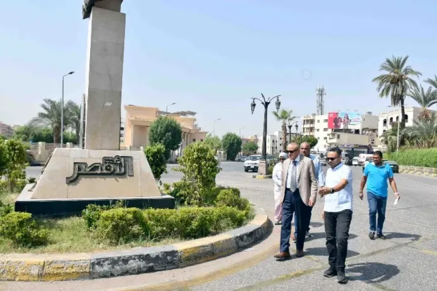 محافظ الأقصر يوجه بفتح أبواب موقف أرمنت والبياضية ومنع الإشغالات