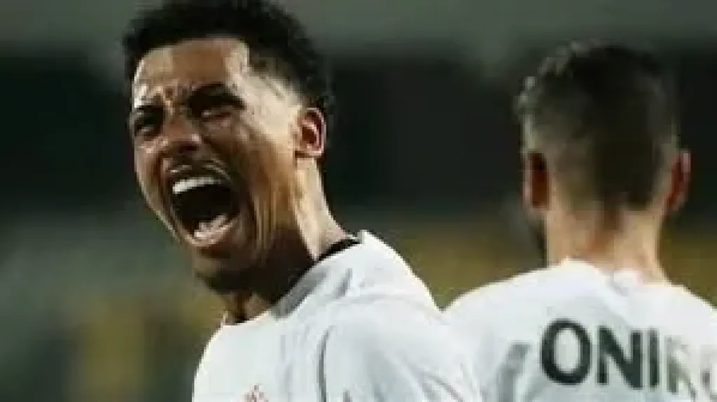 الزمالك ينتظر رد شباب الأهلي تمهيدًا لتوقيع عقود انتقال بيزيرا