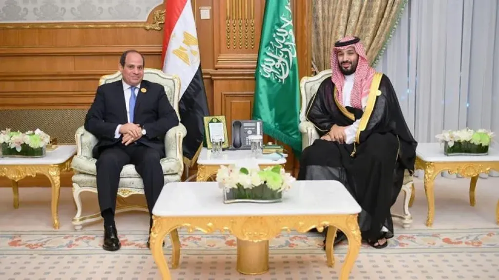 الرئيس السيسي يشدد على دعم مصر للإجراءات التي تتخذها المملكة لحماية أمنها واستقرارها