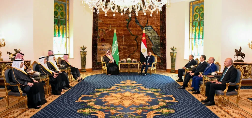 المتحدث الرئاسي ينشر صور الرئيس السيسي يستقبل ولي العهد السعودي