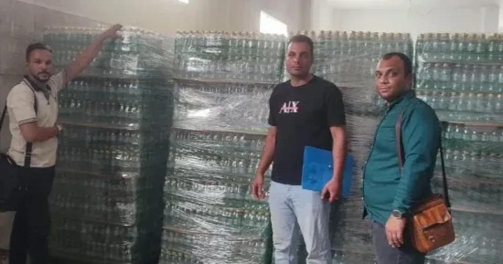 صحة سوهاج تضبط 40 ألف عبوة مشروبات غازية مغشوشة وغير مطابقة للمواصفات بأخميم
