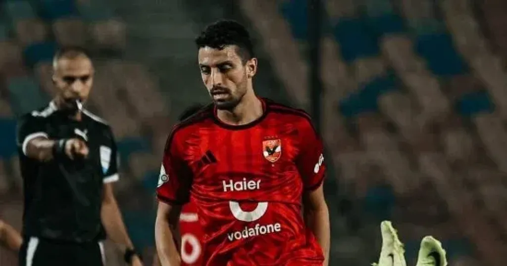 طبيب الأهلى يكشف تفاصيل إصابة طاهر محمد طاهر فى مباراة أبو قير