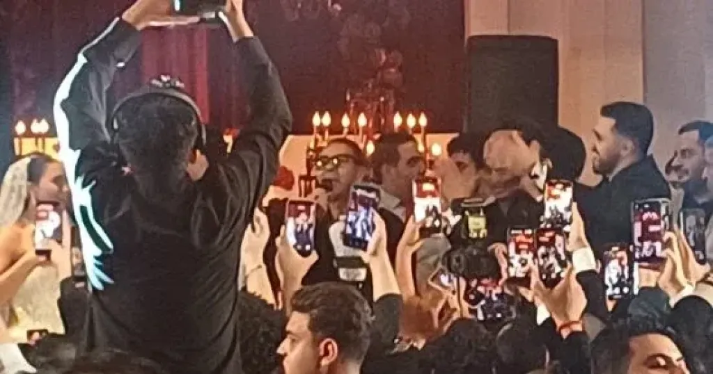 مدحت صالح يشعل حفل زفاف ابن سعد الصغير ويغني حلوين من يومنا