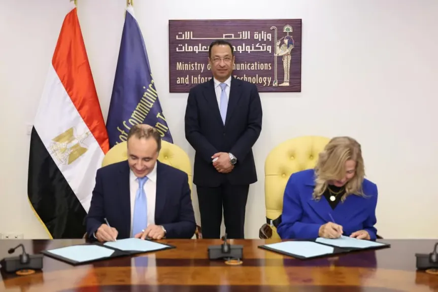 وزارة الاتصالات وإنتل تتعاونان لتدريب مليون مواطن سنويًا على مفاهيم الذكاء الاصطناعي لمدة 3 سنوات