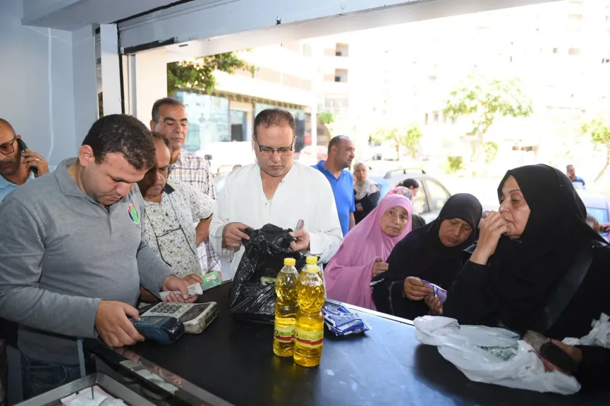 إقبال ملحوظ على فروع «كاري أون» بدير الملاك  بتخفيضات لا تقل عن 25%