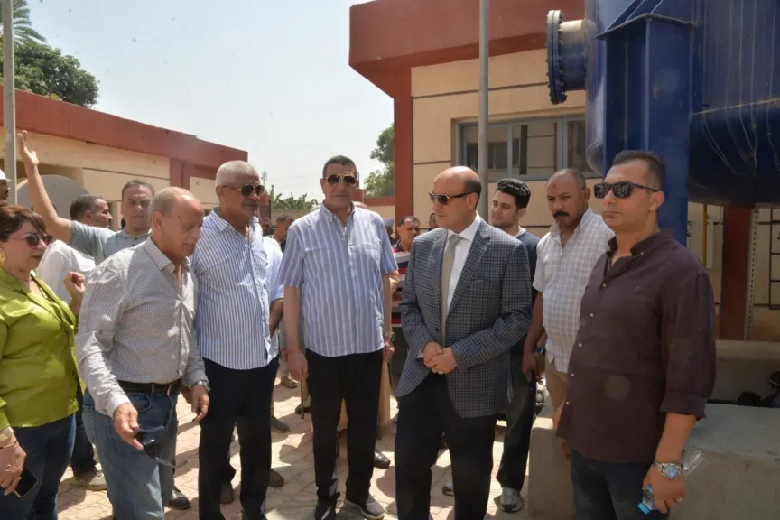محافظ أسيوط يتفقد مشروعات الصرف الصحي بأولاد إبراهيم والمطيعة