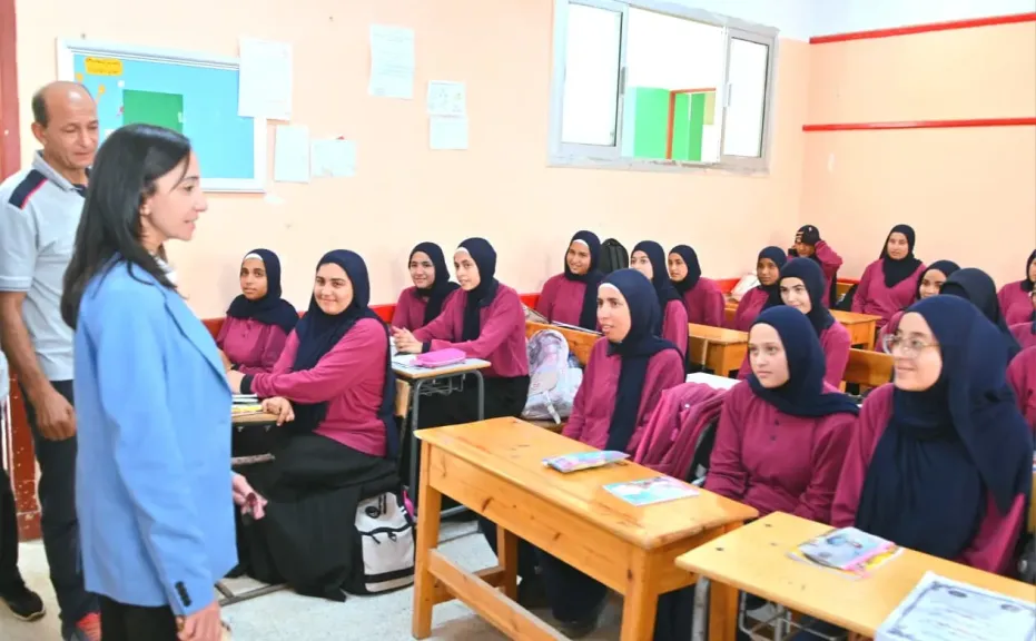 جاكلين تتابع انتظام الدراسة بمدرسة سيدي غازي الثانوية المشتركة