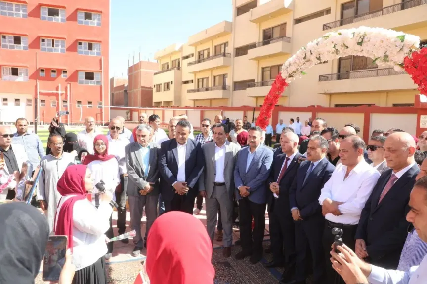 محافظ الشرقية يفتتح مدرستي طوخ القراموص الثانوية والحمادين أم عثمان للتعليم الأساسي بأبو كبير
