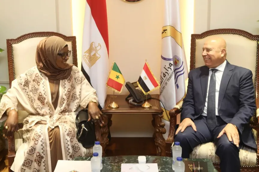 وزير النقل  يبحث مع وزيرة الصيد والنقل البحري  السنغالية إطلاق خط بحري بين الإسكندرية وداكار