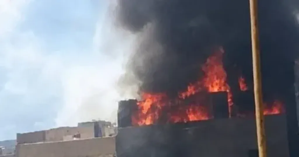 نشوب حريق هائل بمخزن بمنطقة سنديون على الطريق الزراعي فى قليوب