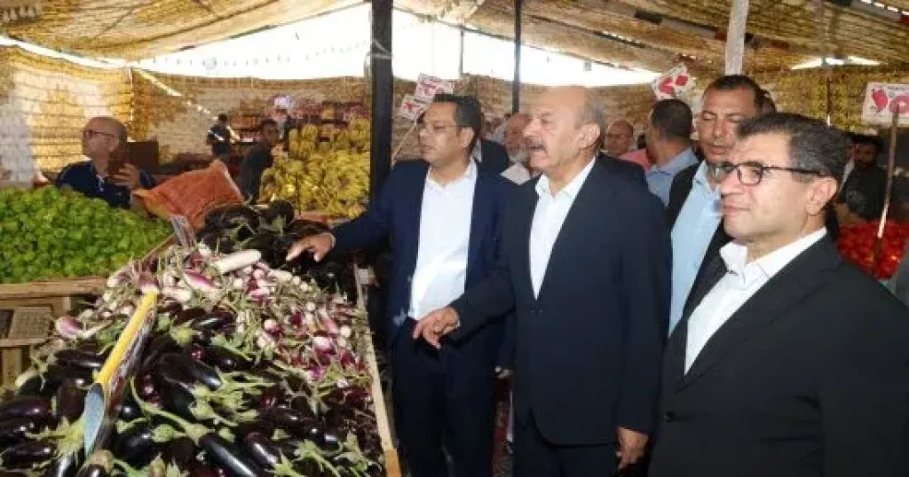 محافظ السويس يفتتح مبادرة لتوفير الخضراوات والسلع بأسعار مخفضة بالمثلث