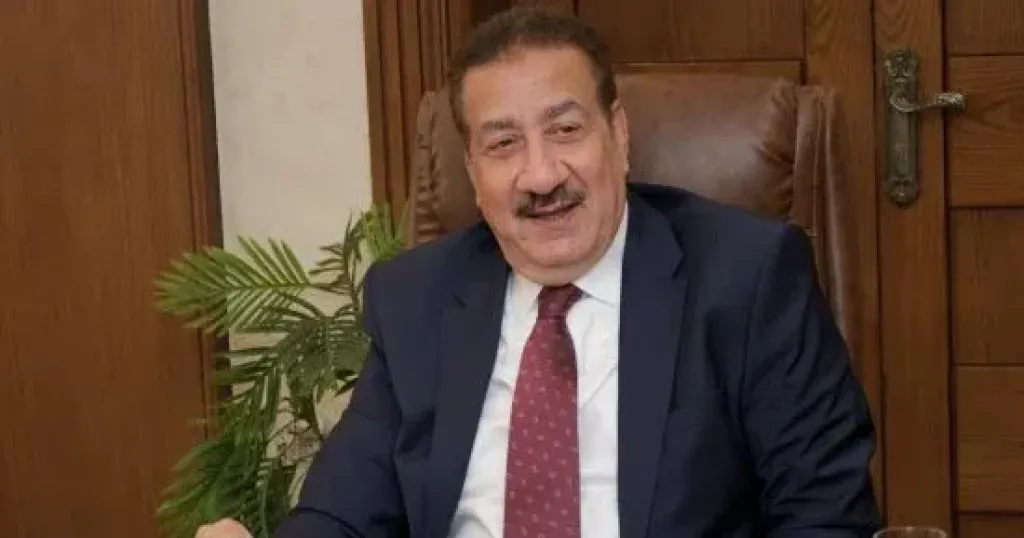 محافظ بورسعيد يستمع للمواطنين ويوجه بحلول عاجلة لمشكلاتهم
