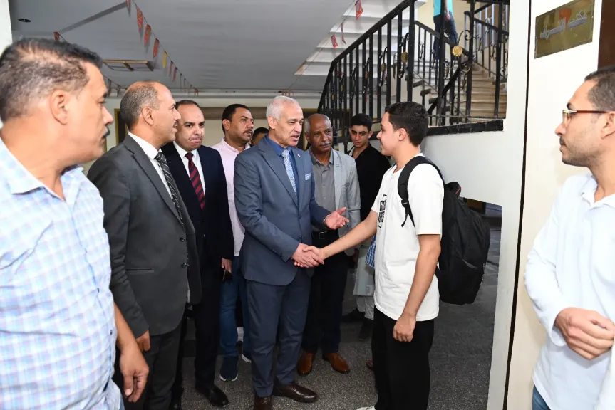 جامعة أسيوط يتفقد إجراءات تسكين الطلاب بالمدن الجامعية ويتابع تطوير المرافق وتجهيزات