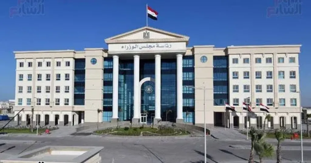 قرار جمهورى بتجديد تعيين علاء قاسم فى وظيفة أمين عام مجلس الوزراء