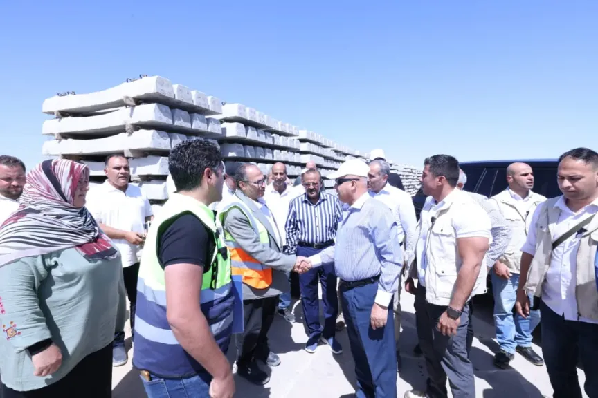 وزير النقل يتابع  خط سكة حديد بئر العبد/العريش/جنوبًا رأس النقب «مطار طابا» بطول 341 كم