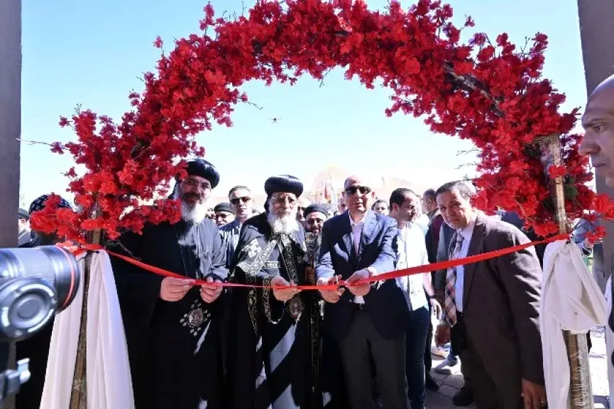 البابا تواضروس يزور دير ”العذراء والملاك ميخائيل” بالبهنسا و يضع حجر أساس كاتدرائية الدير |صور