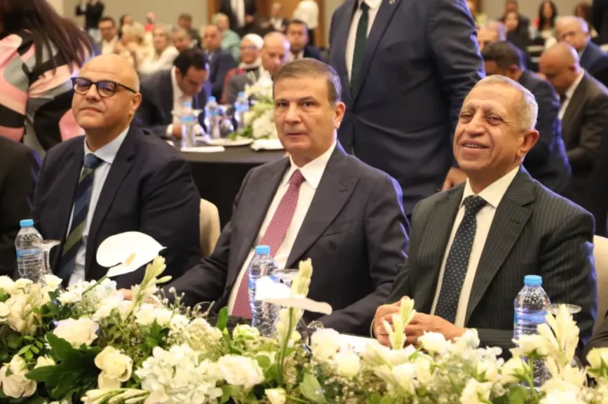 وزير الزراعة يستعرض خطة الدولة لتحقيق الأمن الغذائي والتنمية الزراعية ( صور )
