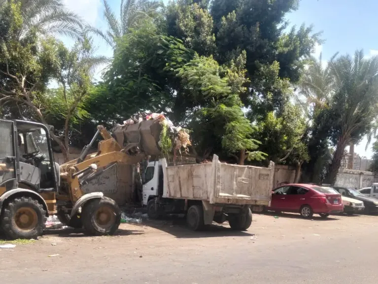 بعد رصد تدني الخدمات.. محافظ الجيزة يستبعد مسئولين بالنظافة في بولاق الدكرور