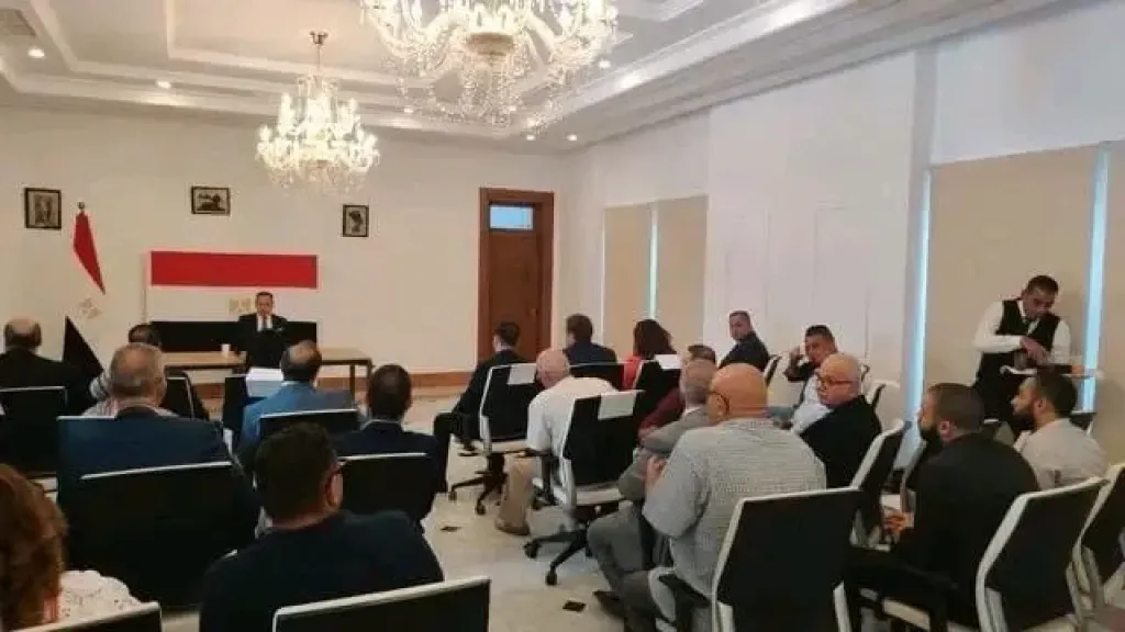 سفارة مصر في تونس تعقد لقاءً مع عدد من أعضاء الجالية المصرية