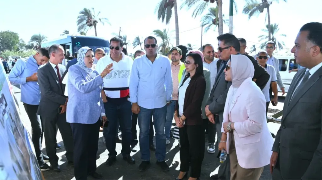محافظ البحيرة تتفقد أعمال رصف طريق علي ماهر بقومبانية أبو قير بكفر الدوار بتكلفة إجمالية 57 مليون جنيه