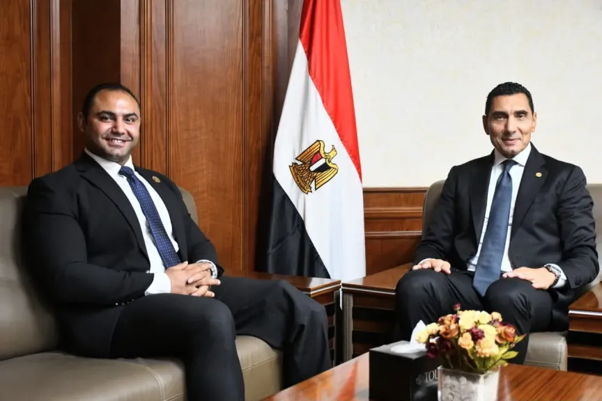 وزير الشباب والرياضة يلتقي أحمد عبد اللطيف بطل الووشو كونغفو