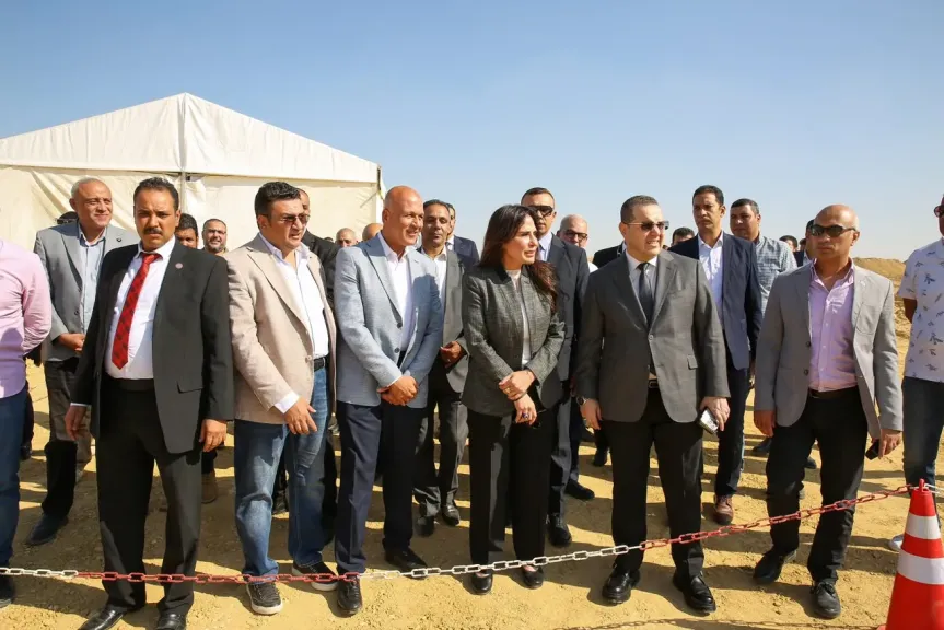 وزيرة الإسكان تشهد تسليم 10 أفدنة خالية من المخلفات لإتاحتها للتنمية بالقاهرة الجديدة