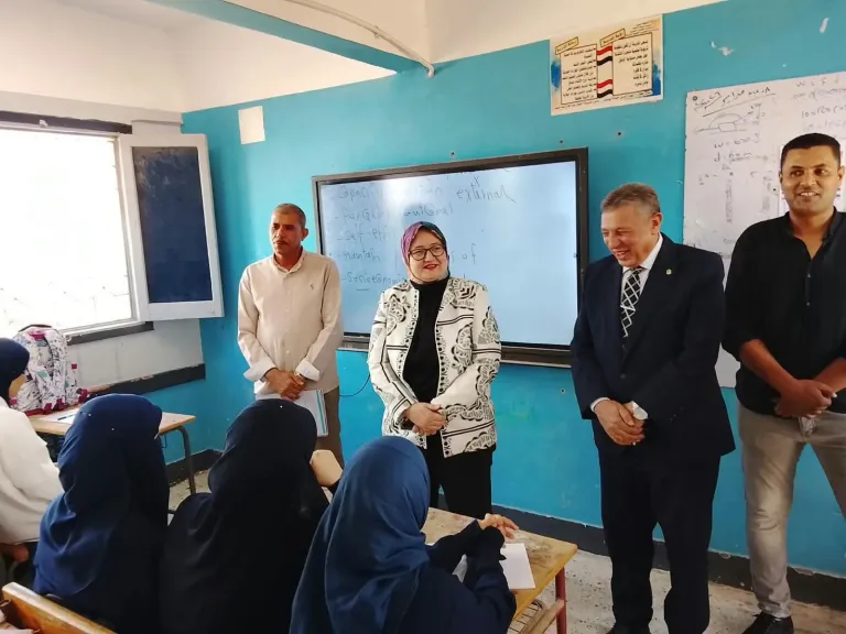 رئيس الإدارة المركزية للتعليم العام ووكيل تعليم البحيرة يتابعان إنتظام الدراسة بمدارس وادي النطرون