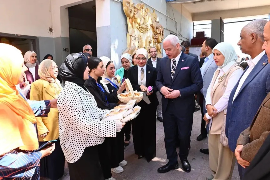 رئيس جامعة أسيوط يتابع انتظام الدراسة بكليات الجامعة مع انطلاق العام الدراسي الجديد