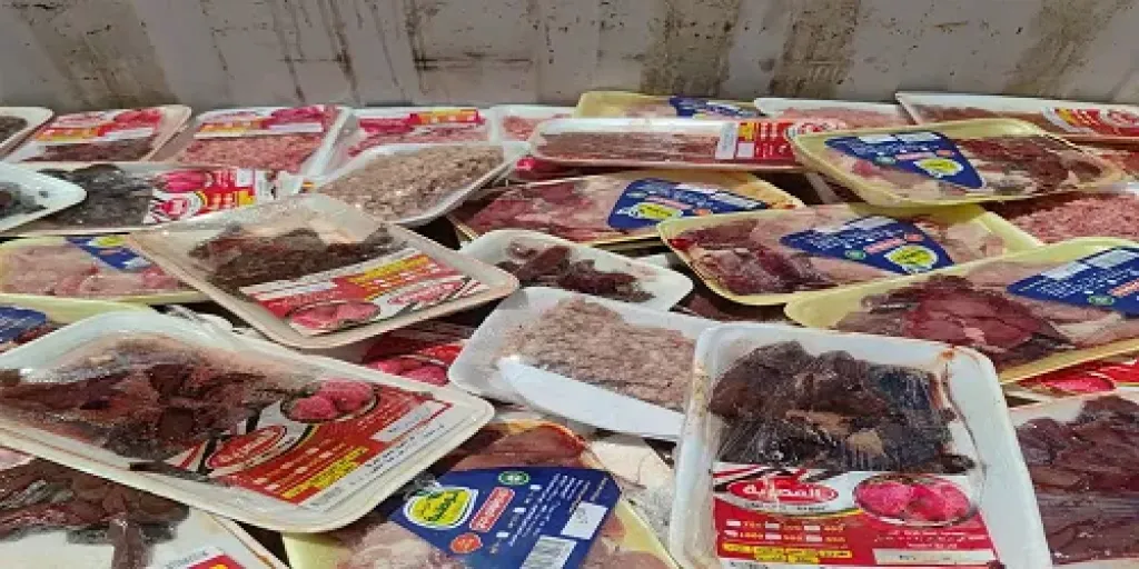 ضبط أغذية منتهية الصلاحية في حملات موسعة بالأقصر وقنا والدقهلية