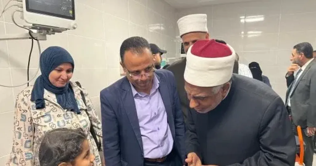 رئيس المعاهد الأزهرية يتفقد الحالة الصحية لتلاميذ معهد خاص إثر حادث أتوبيس