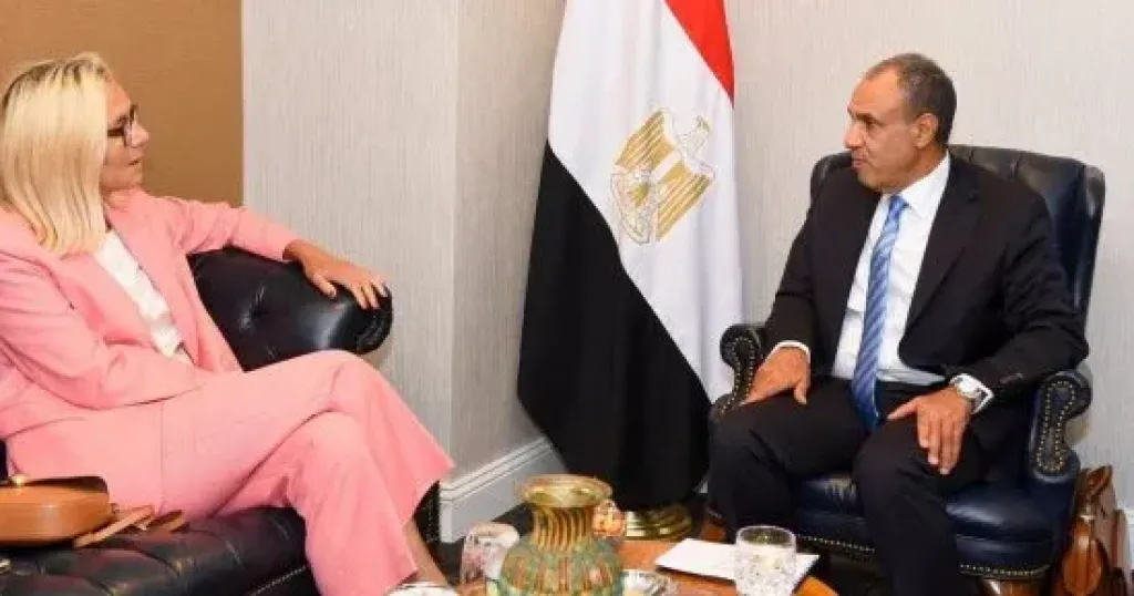 وزير الخارجية يلتقى مع سيجريد كاج نائبة رئيس وزراء هولندا السابقة